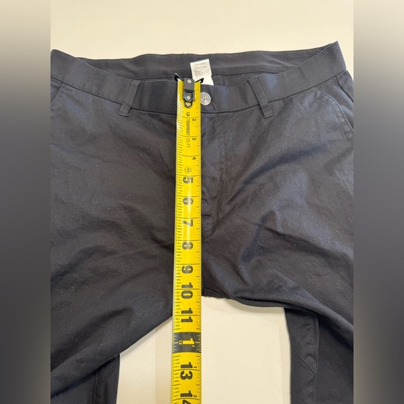 Fabletics Lightweight Pants Mens Size 33x32 Black Golf Chino Performance - Picture 8 of 10